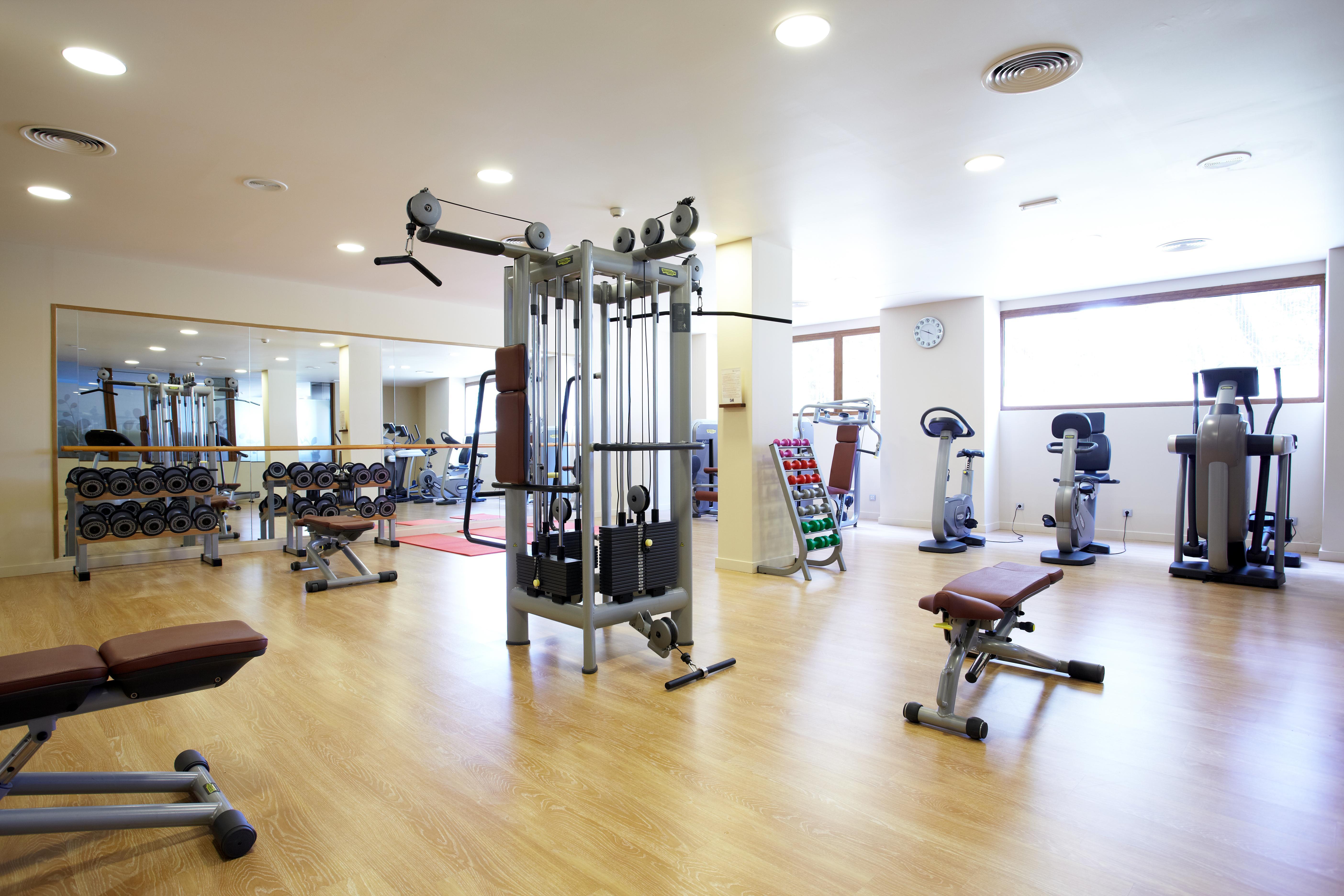 ホテル グルーポテル パルク ナチュラル＆スパ プラヤ・デ・ムロ エクステリア 写真 A gym in a hotel