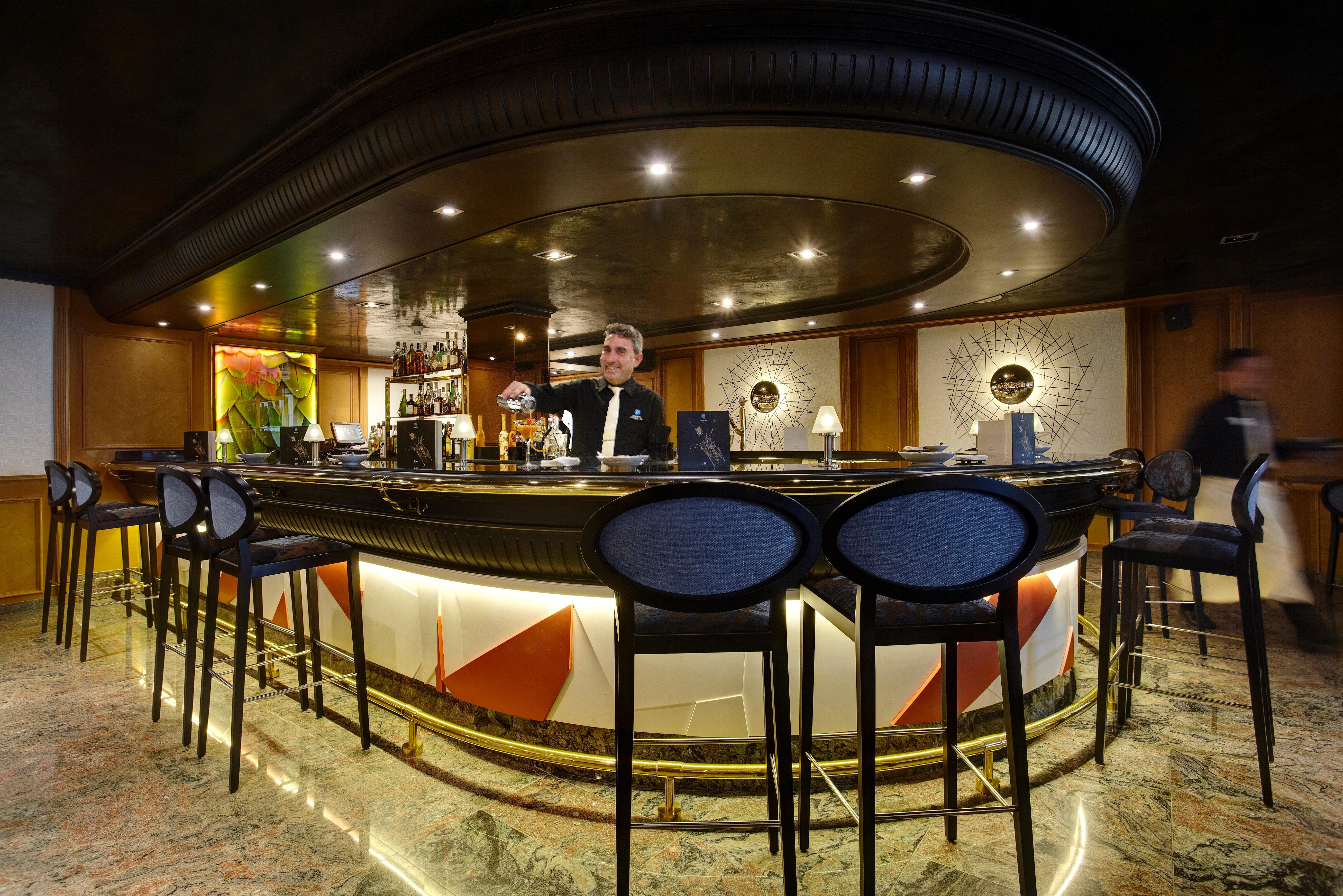 ホテル グルーポテル パルク ナチュラル＆スパ プラヤ・デ・ムロ エクステリア 写真 A bar on a cruise ship