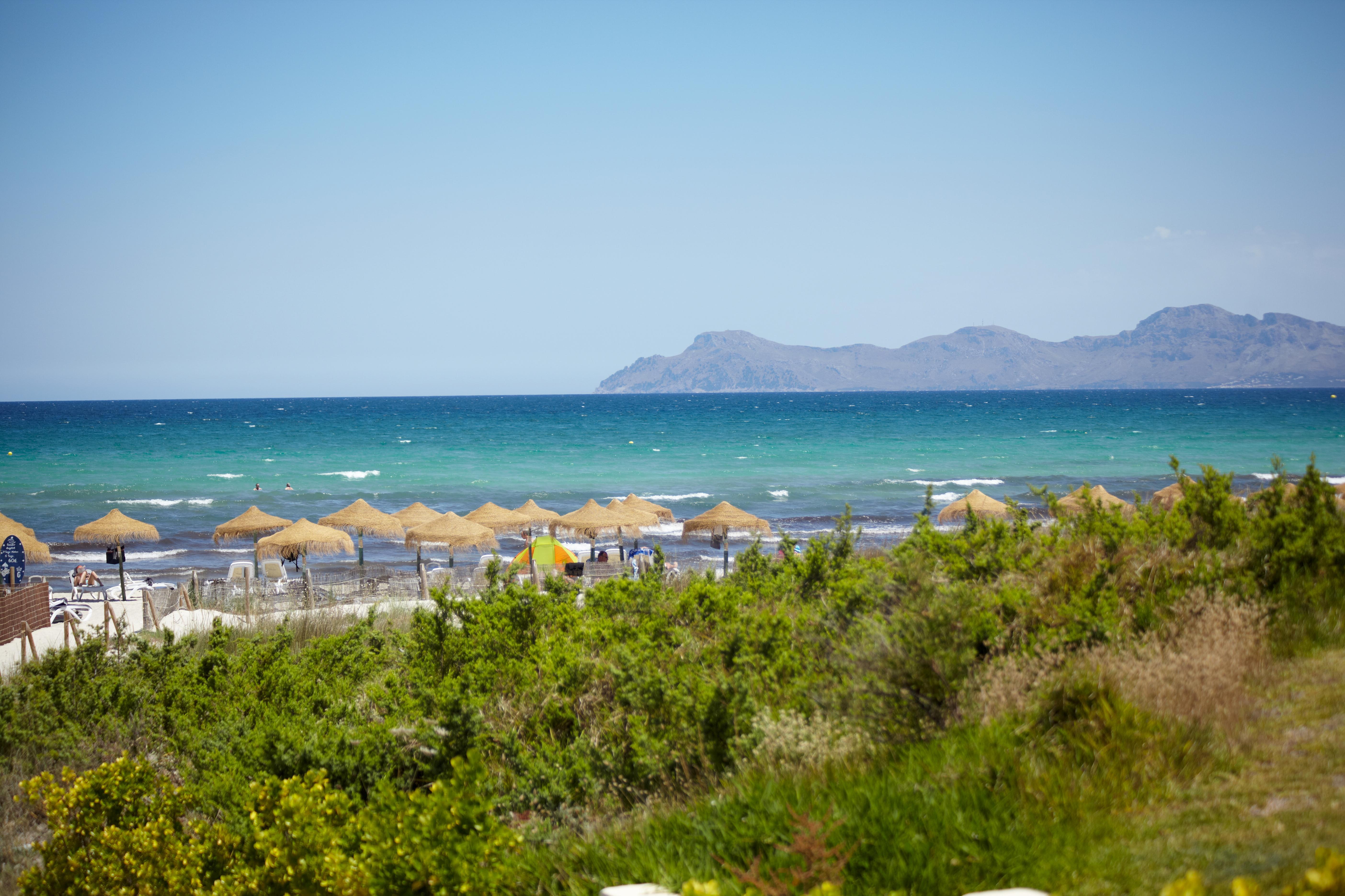 ホテル グルーポテル パルク ナチュラル＆スパ プラヤ・デ・ムロ エクステリア 写真 View of the island of Rhodes from the beach of Marmaris
