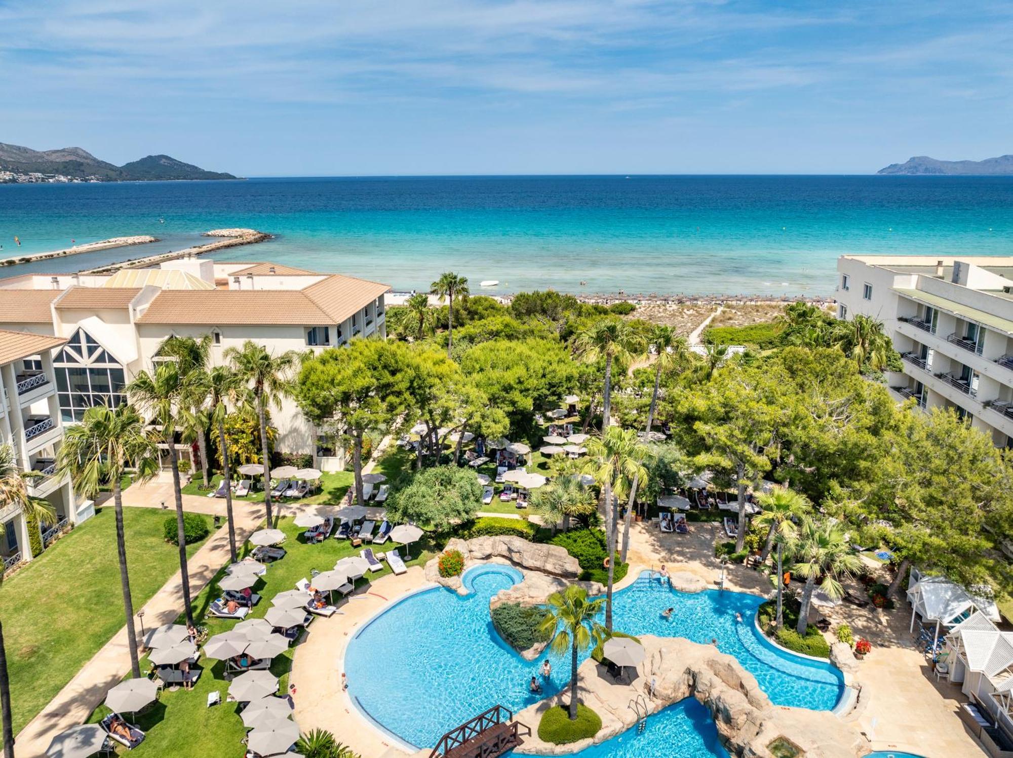 ホテル グルーポテル パルク ナチュラル＆スパ プラヤ・デ・ムロ エクステリア 写真 Aerial view of the resort