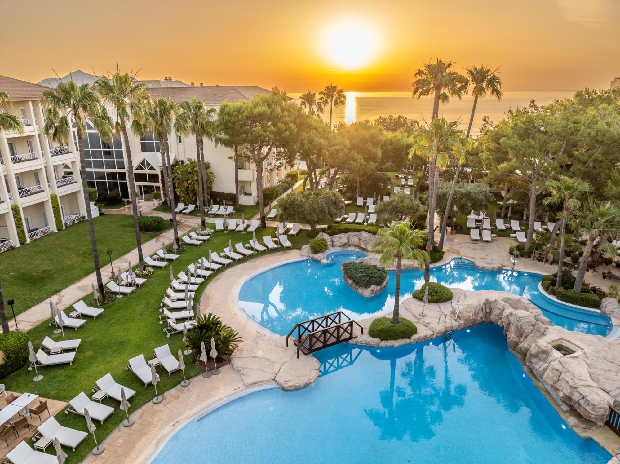 ホテル グルーポテル パルク ナチュラル＆スパ プラヤ・デ・ムロ エクステリア 写真 Sunset at the hotel