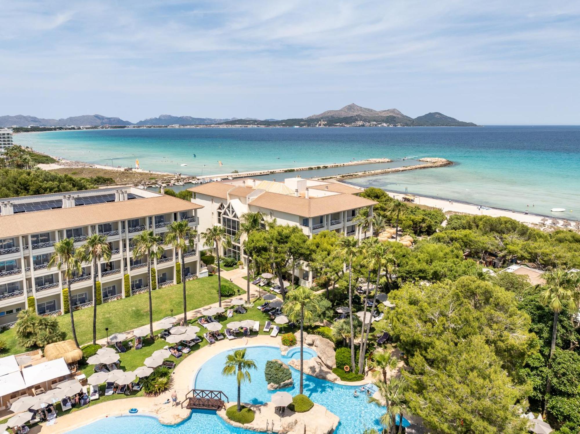 ホテル グルーポテル パルク ナチュラル＆スパ プラヤ・デ・ムロ エクステリア 写真 Aerial view of the resort