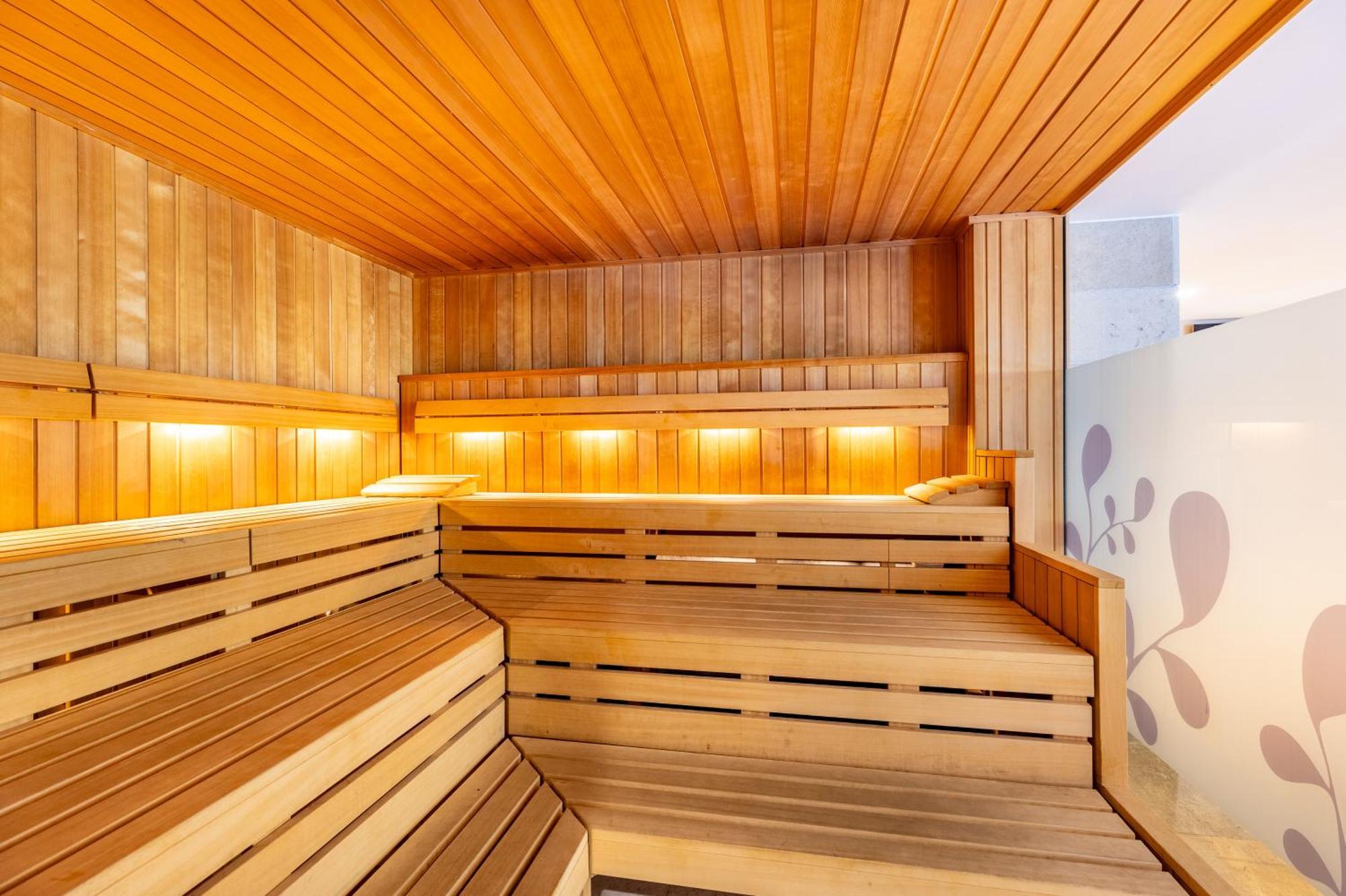 ホテル グルーポテル パルク ナチュラル＆スパ プラヤ・デ・ムロ エクステリア 写真 A modern Finnish sauna