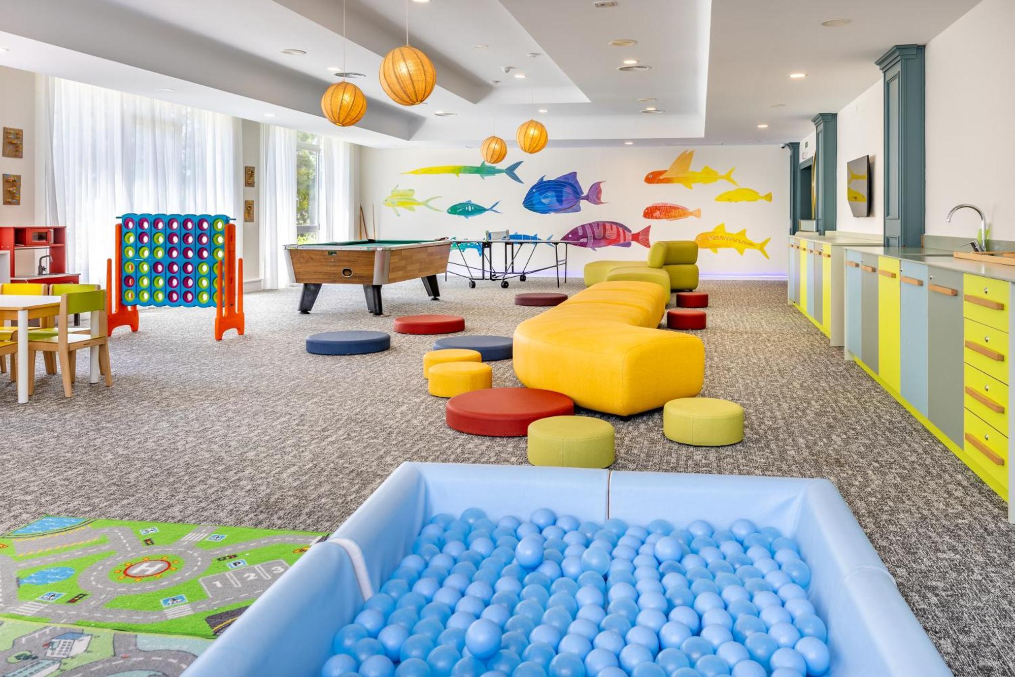 ホテル グルーポテル パルク ナチュラル＆スパ プラヤ・デ・ムロ エクステリア 写真 The children's playroom at the hotel
