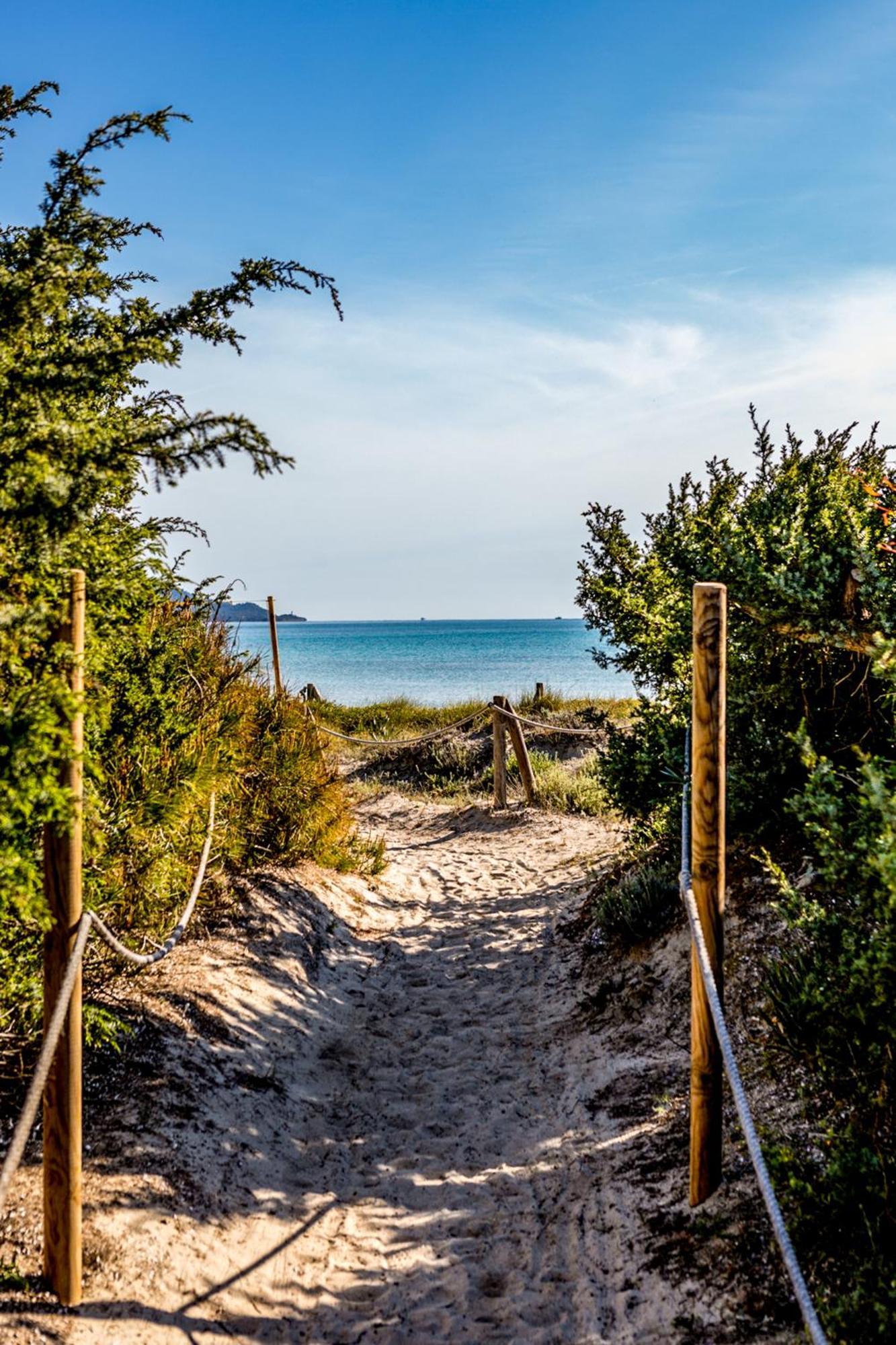 ホテル グルーポテル パルク ナチュラル＆スパ プラヤ・デ・ムロ エクステリア 写真 View of Lake Michigan from the dunes at the Indiana Dunes National Park