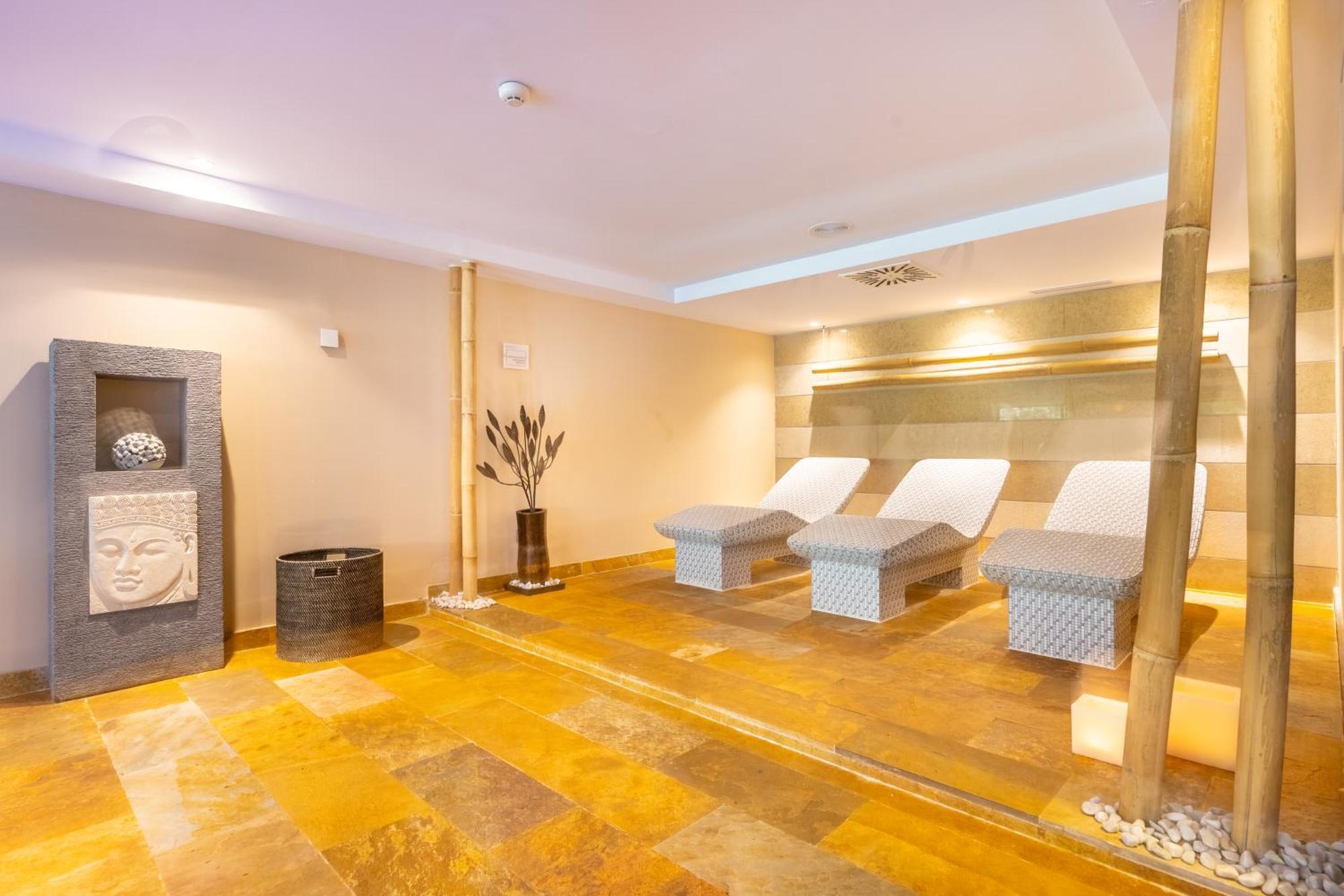 ホテル グルーポテル パルク ナチュラル＆スパ プラヤ・デ・ムロ エクステリア 写真 A relaxation room at a spa