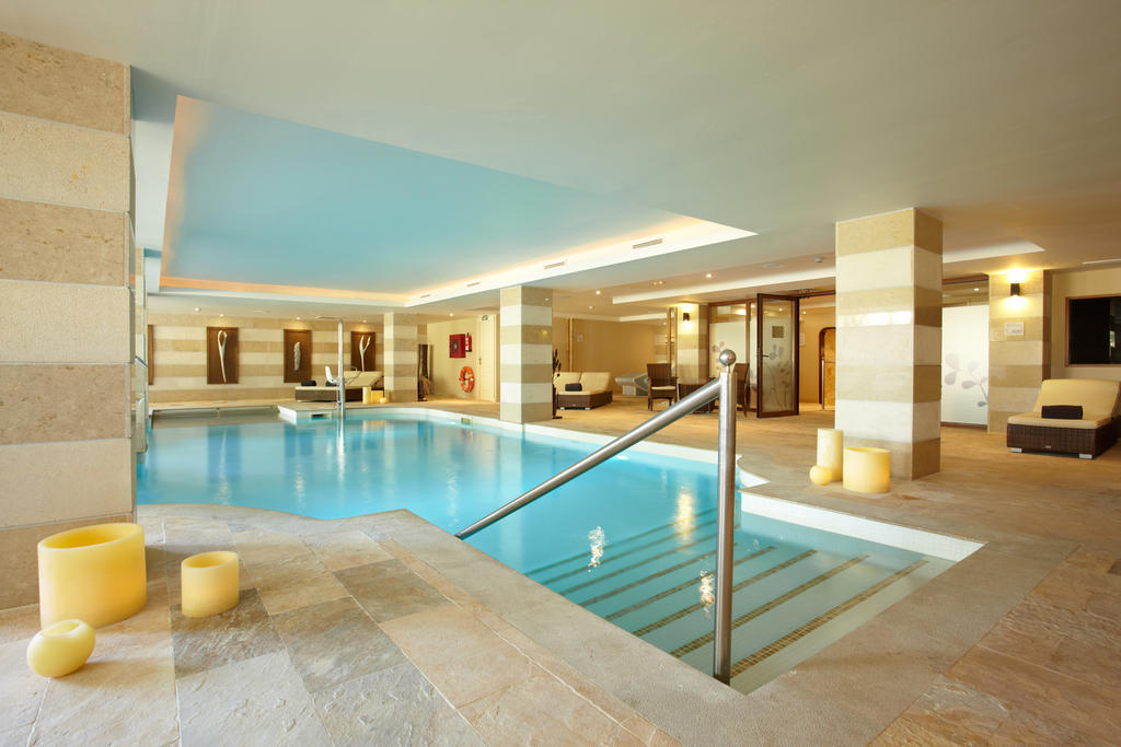 ホテル グルーポテル パルク ナチュラル＆スパ プラヤ・デ・ムロ エクステリア 写真 The swimming pool at the hotel