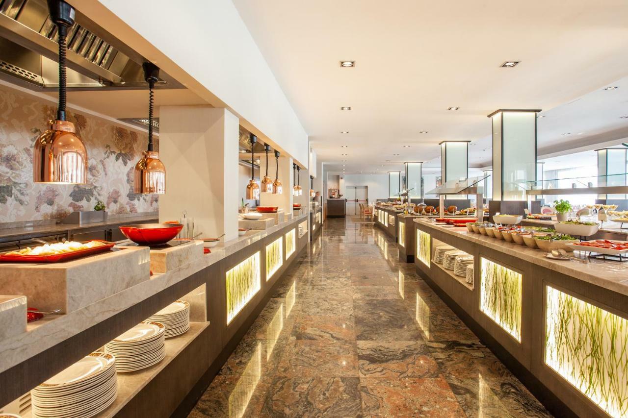 ホテル グルーポテル パルク ナチュラル＆スパ プラヤ・デ・ムロ エクステリア 写真 The buffet at the hotel