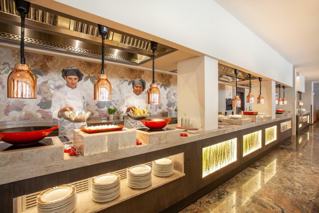 ホテル グルーポテル パルク ナチュラル＆スパ プラヤ・デ・ムロ エクステリア 写真 Live Kitchen at The Park, Hyderabad